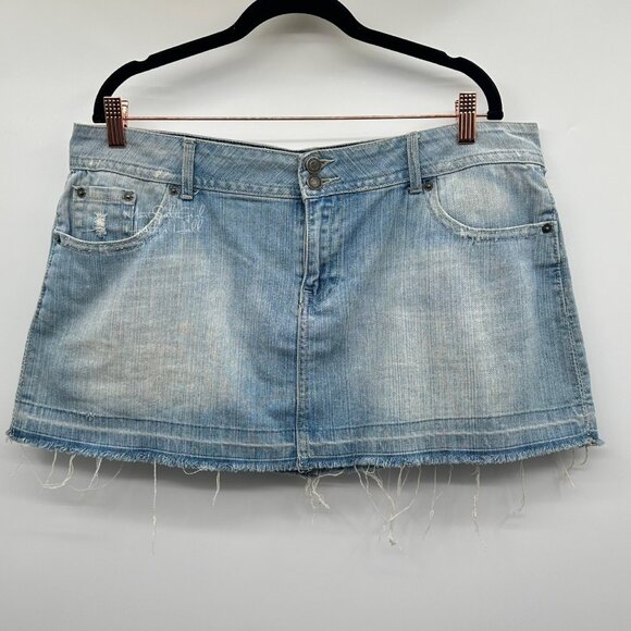 Rue21 Distressed Light Blue Denim Mini Skirt Size 13/14 - Picture 1 of 6